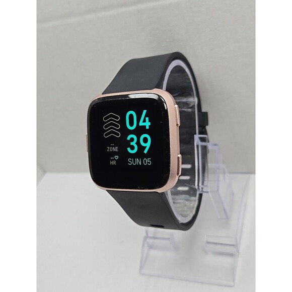 Fitbit Versa FB504 Smartwatch Fitness Heart Rate Bluetooth Activity W/ Charger - Picture 2 of 12